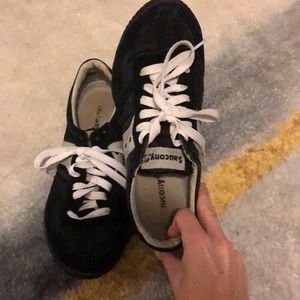 Sauconcy black and white 7.5